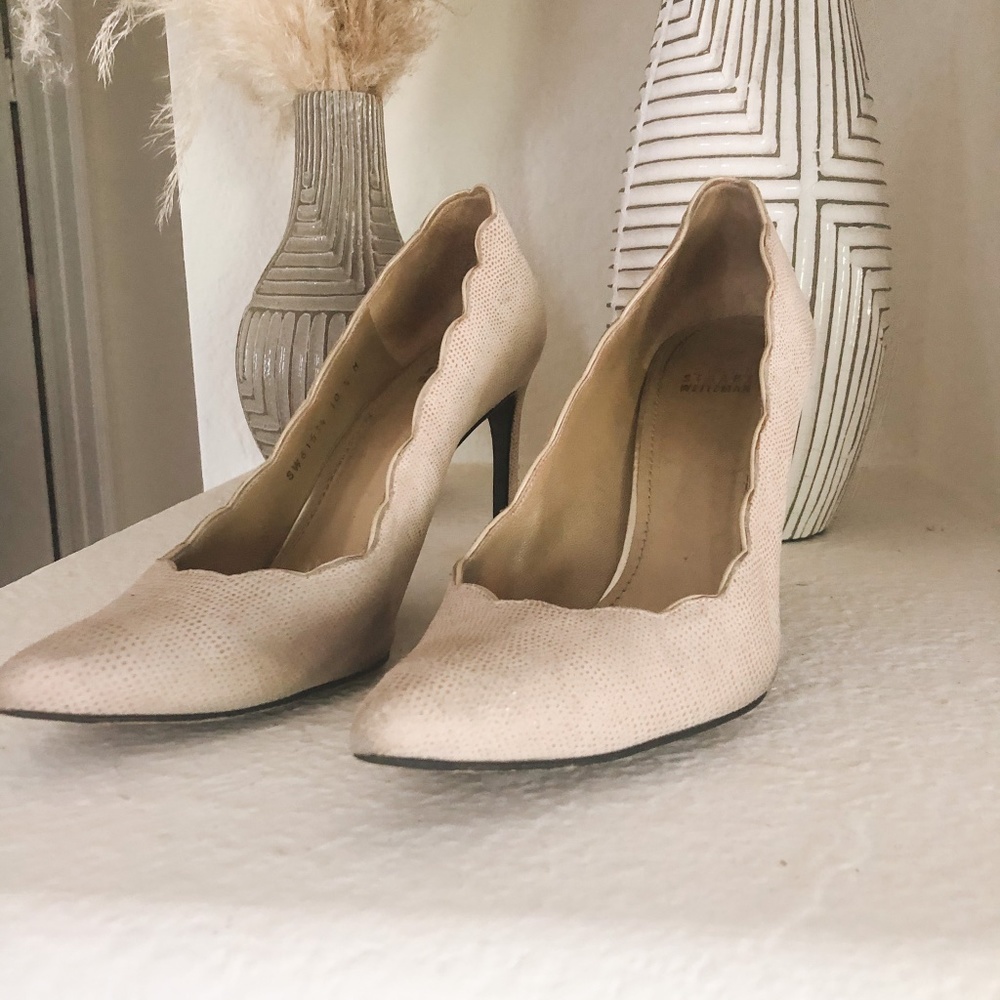 Stuart Weitzman Beige Scalloped Pumps - Size 10.5